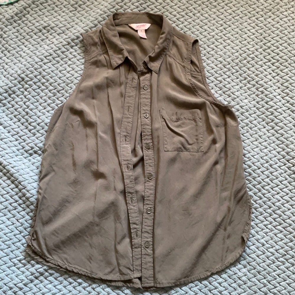 Arizona jeans, small olive green tank, blouse
